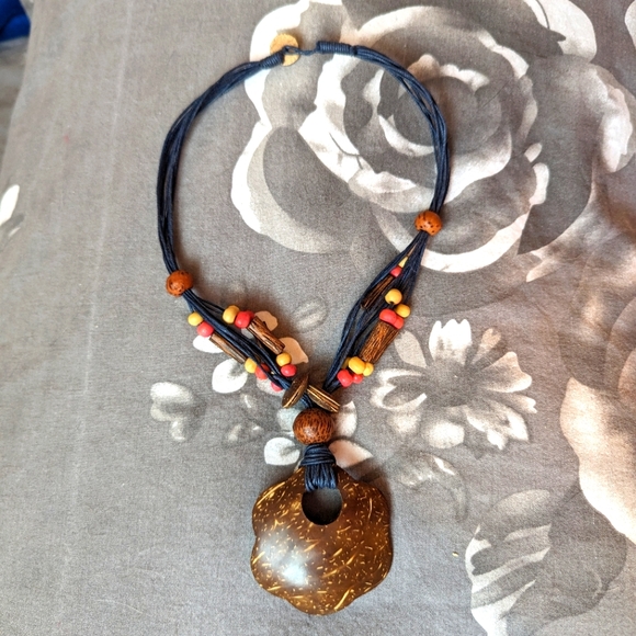 🌟3/$20🌟Coconut Necklace - Picture 1 of 5